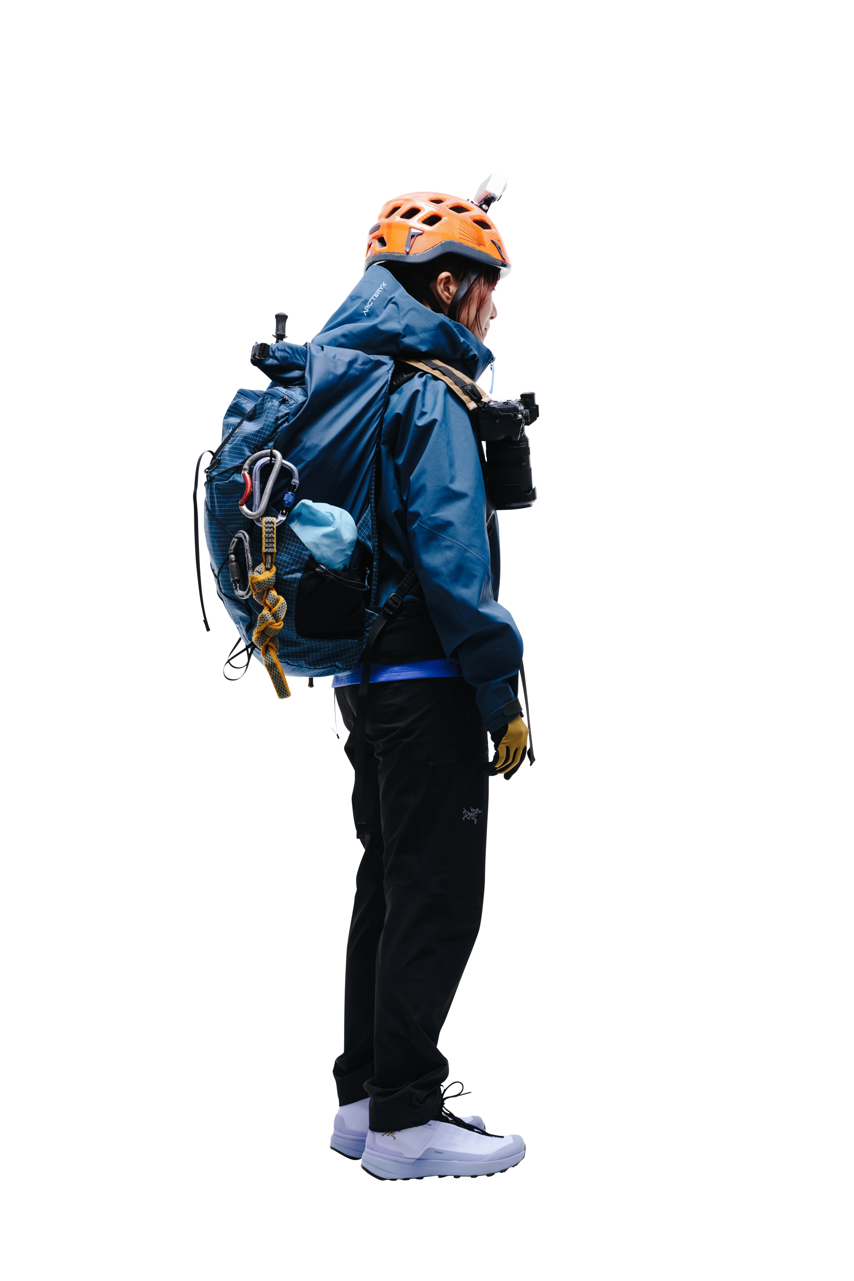 ギアを身につけた人物